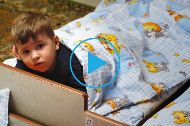 Otroci iz vrtca na severu Ukrajine lahko zahvaljujoč zaklonišču zaspijo brez strahu, da jih bo zbudil zvok zračnega alarma.