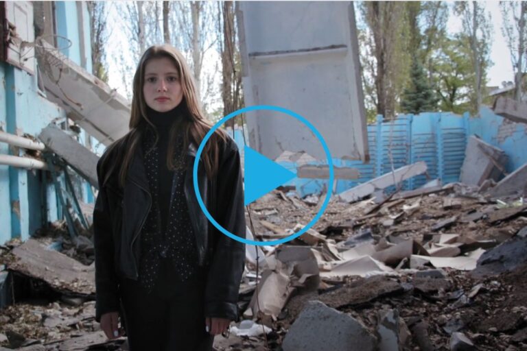 »Zdi se, kot da ne živimo polnega življenja, ker je veliko stvari zaprtih in si sam obtičal doma, vedno v paniki in se razburjaš. Enostavno ne veš, kaj bi naredil,« pravi 16-letna Darina iz Ukrajine. Vojna otrokom jemlje otroštvo.