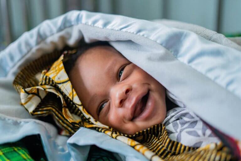 Nasmejan dojenček