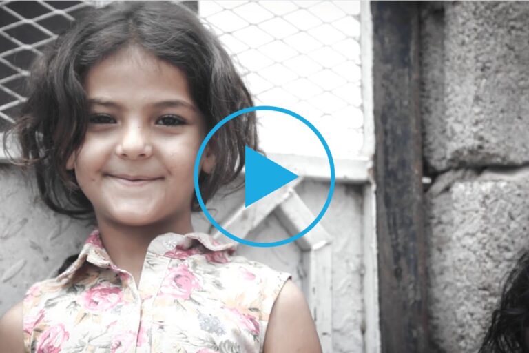 Za otroke iz Jemna, ki so bili zaradi uničujočega konflikta prisiljeni zapustiti dom, se je svet okrog njih v zadnjih letih le malo spremenil.