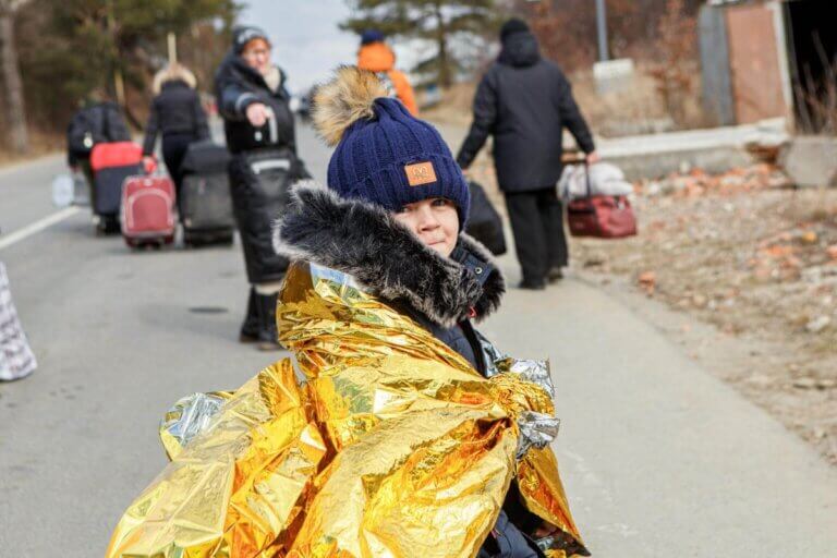 Deček na poti do meje med Ukrajino in Slovaško