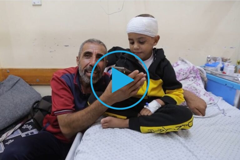 7-letni deček je v napadih v Gazi izgubil mamo, očeta, večino sorojencev in ostalo širšo družino. UNICEF poziva k takojšnji prekinitvi ognja.