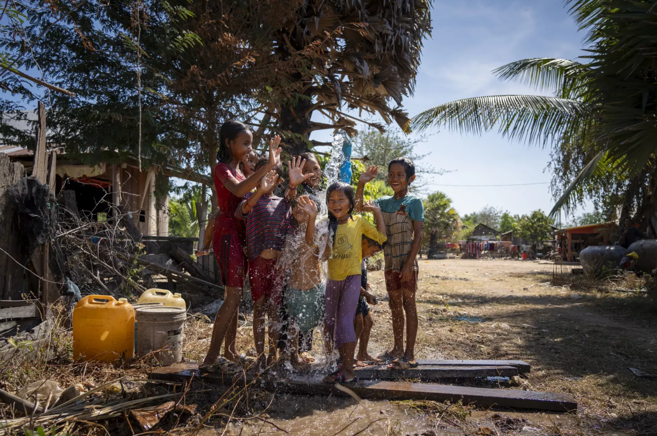 Prebivalci Kambodže so dobili nov vodovodni sistem.