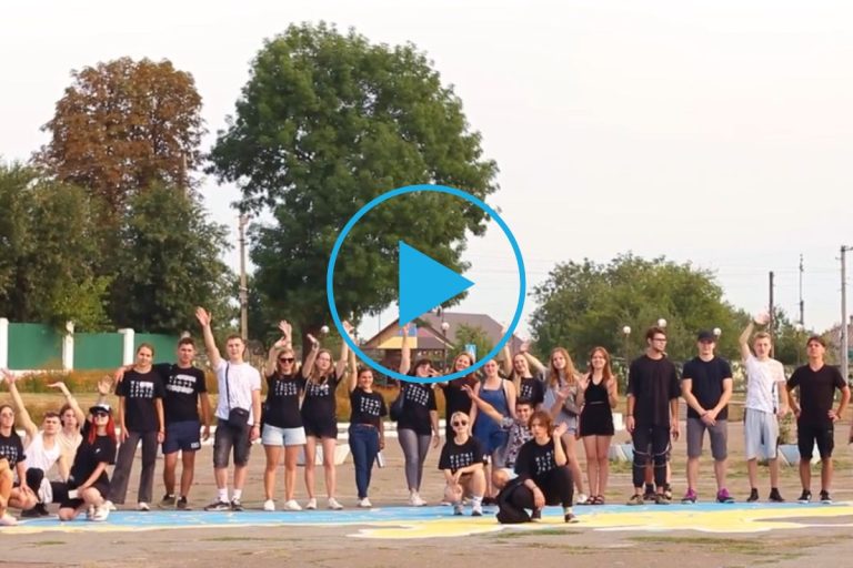 Mladi Ukrajinci pomagajo pri oživitvi Tumbnail