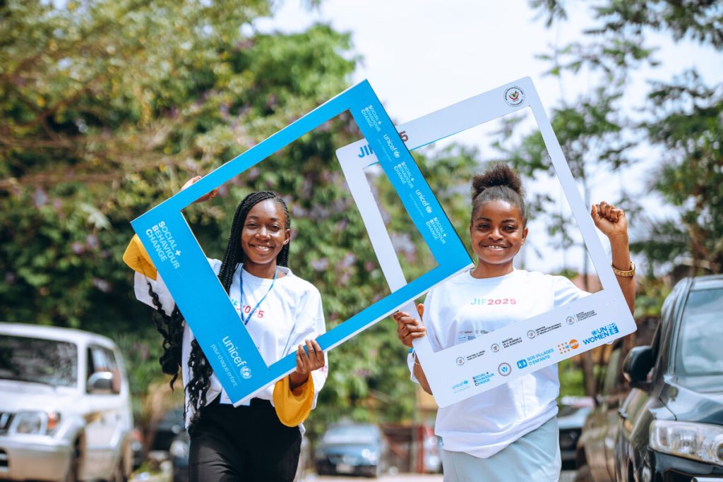 Praznovanje mednarodnega dneva deklet v Kinšasi, DR Kongo.