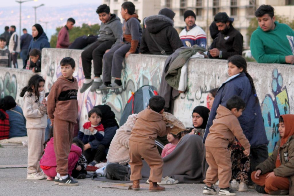 Od 2. marca letos so opozorila o evakuaciji, izdana na različnih območjih Libanona, vključno s prestolnico Bejrut, sprožila množične premike družin, ki iščejo varnost.