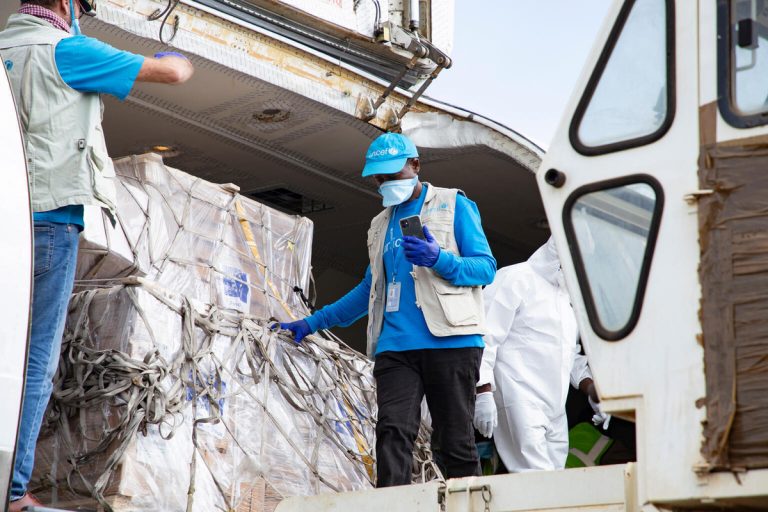 Na letališče v Bunii v provinci Ituri v DR Kongu je 28. maja prispela UNICEF-ova prva mednarodna pošiljka nujne pomoči za boj proti eboli.