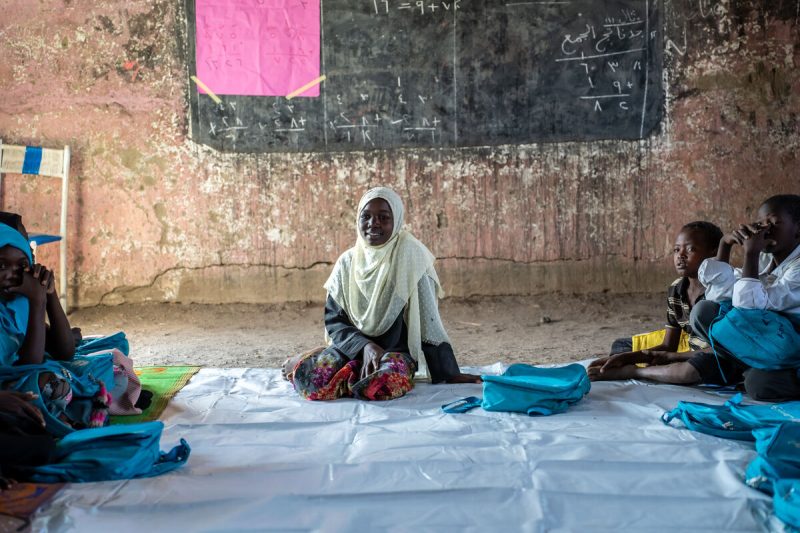 11-letna Marwa na psihosocialni delavnici v centru Makanna, ki ga podpira UNICEF, v mešani osnovni šoli Salamt Al Bey.