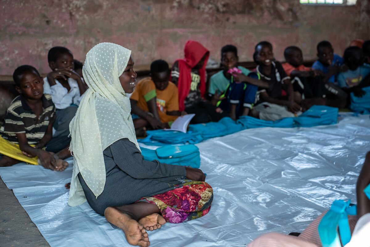 11-letna Marwa na psihosocialni delavnici v centru Makanna, ki ga podpira UNICEF, v mešani osnovni šoli Salamt Al Bey.