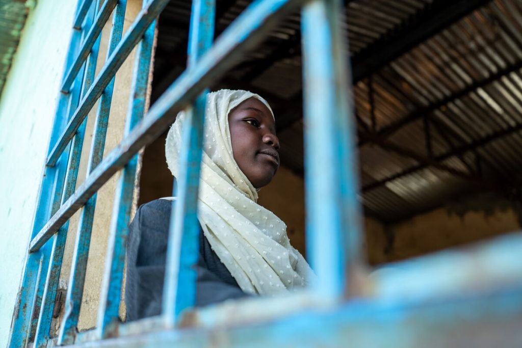 11-letna Marwa med poukom v okviru programa Makanna, ki ga podpira UNICEF, v mešani osnovni šoli Salamt Al Bey.