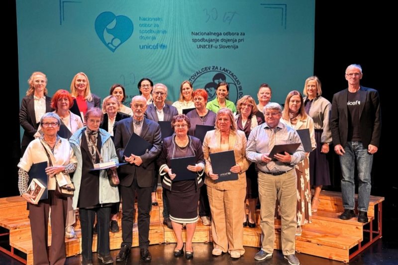 Sedanji in nekdanji člani Nacionalnega odbora za spodbujanje dojenja s predstavnikoma UNICEF-a Slovenija na 14. Mednarodnem simpoziju o dojenju in laktaciji