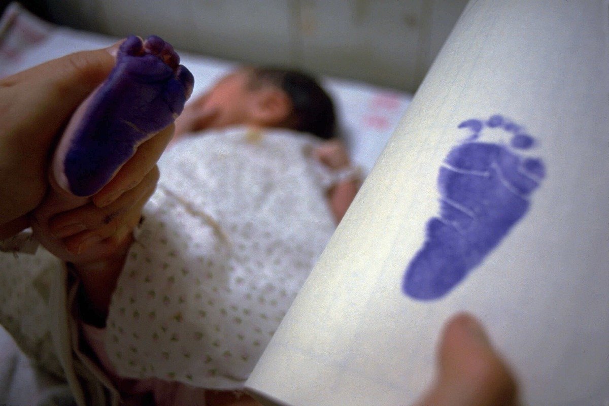 Odtis dojenčkove noge v kartoteki