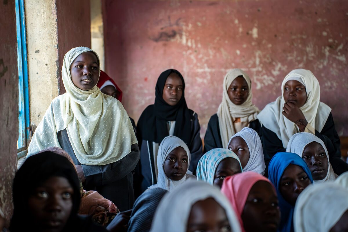 11-letna Marwa med poukom v okviru programa Makanna, ki ga podpira UNICEF, v mešani osnovni šoli Salamt Al Bey.